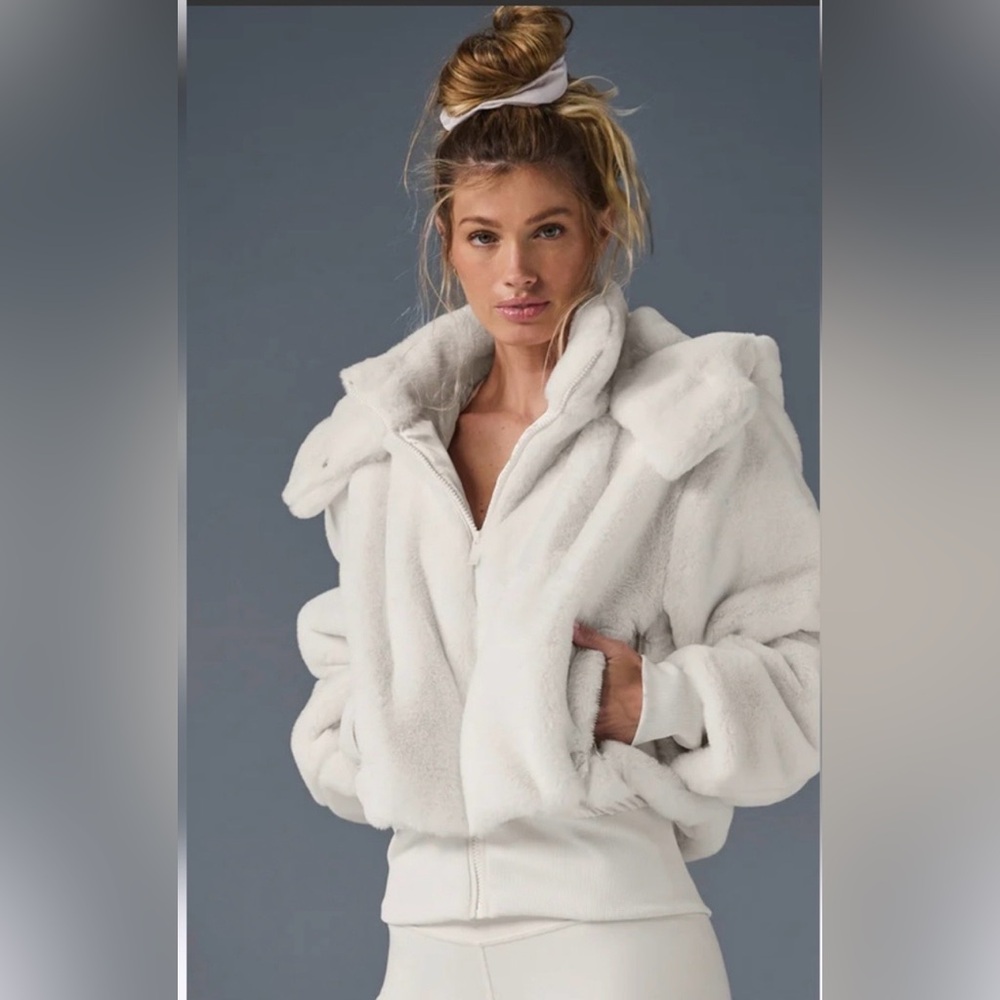 ALO YOGA Foxy faux fur jacket ⭐️⭐️⭐️